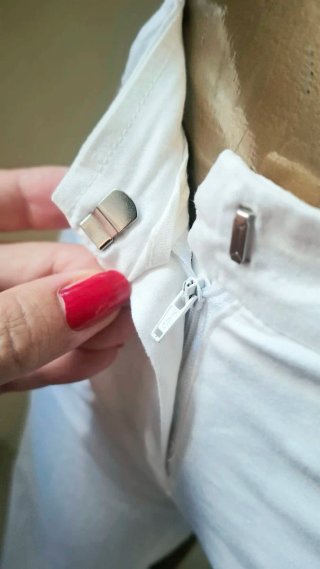 Pantaloni bianchi tg. M nuovi