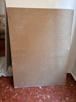 Mesa de hierro dorada con mármol