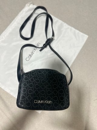 Bolso y cinturón Calvin Klein