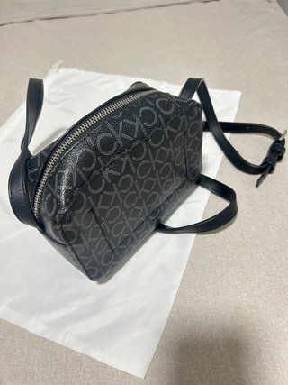 Bolso y cinturón Calvin Klein