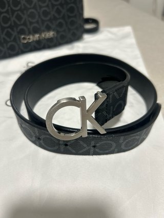 Bolso y cinturón Calvin Klein