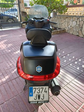 Piaggio Xevo 125 Negra
