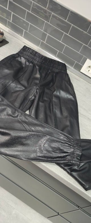 Pantalón bombacho símil piel negro
