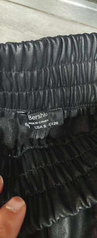 Pantalón bombacho símil piel negro