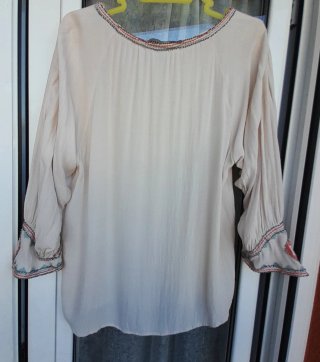 Blusa Zara manga 3/4 bordada Talla L