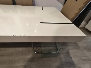 Mesa comedor blanca lacada patas cristal