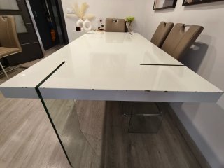 Mesa comedor blanca lacada patas cristal