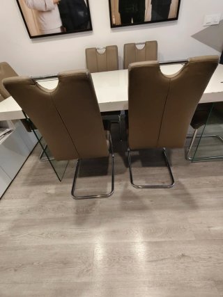 Mesa comedor blanca lacada patas cristal