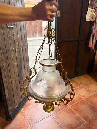 Lámpara colgante de metal y cristal