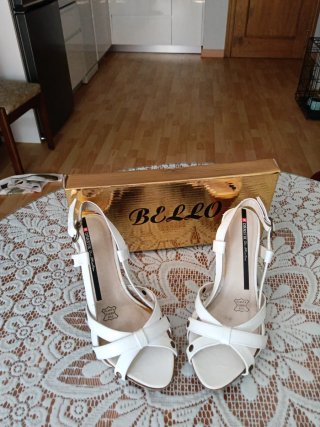 Sandalias BELLO Blancas Verano No hago envíos.