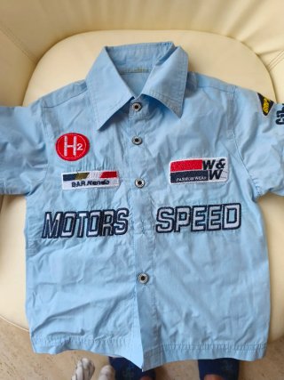Camisa niño T4 azul clara dibujos coches