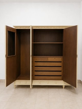 Armario de madera beige diseño clásico
