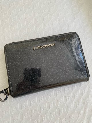 Monedero Stradivarius negro brillante