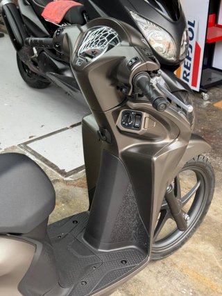 Honda Vision 110 Scooter Marrón 2026
