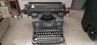 Máquina de escribir Hispano-Olivetti M40