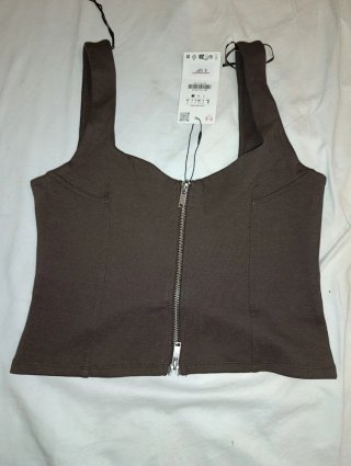 Top cremallera frontal Zara marrón chocolate