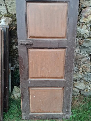 Puerta de castaño antigua