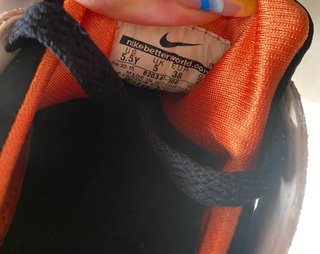 Nike Huarache Naranja y Negra Talla 38