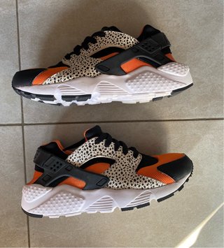 Nike Huarache Naranja y Negra Talla 38
