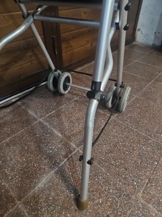 Andador con asiento plegable
