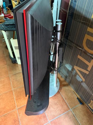 Televisor Bang & Olufsen Negro/Rojo