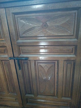 Mueble Hexagon con Máquina de Coser Antigua