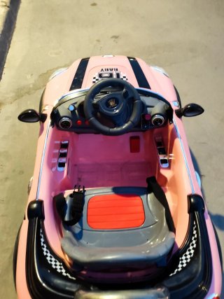 Coche a batería y mando para niños