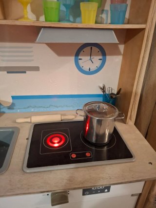 Cocinita de juguete de madera con accesorios