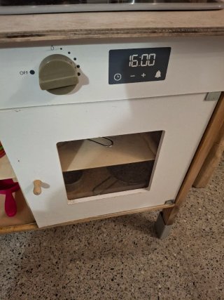 Cocinita de juguete de madera con accesorios