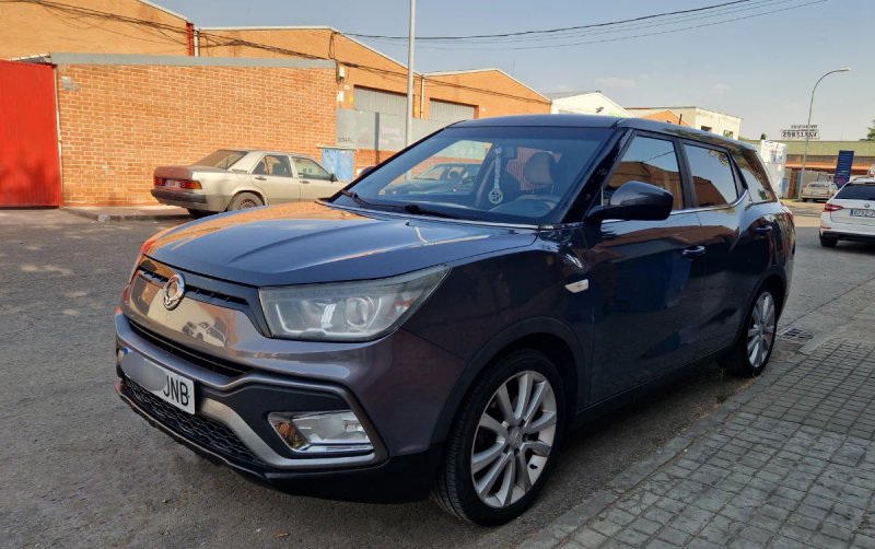 SsangYong XLV 'CON AVERÍA LEVE' - foto 1