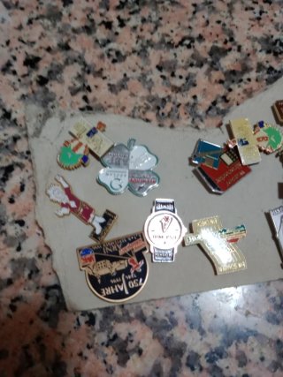 Lote 12 pins antiguos coleccionables