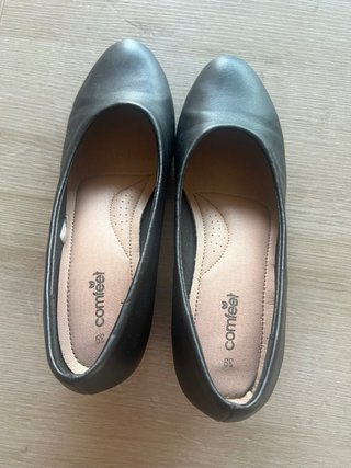 Zapatos de tacón Comfeet negros