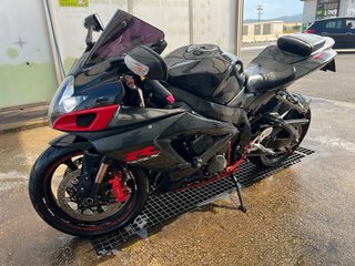 Suzuki GSXR 750 K7 Negra y Roja