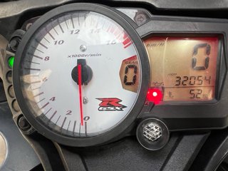 Suzuki GSXR 750 K7 Negra y Roja