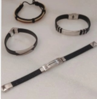 Confezione da quattro bracciali da uomo