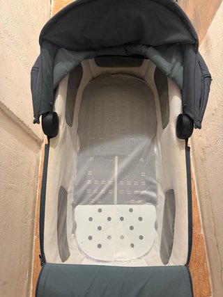 Capazo con 5 ventanas y acople para uso de cuna