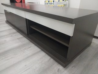 Mueble de comedor moderno gris oscuro y blanco