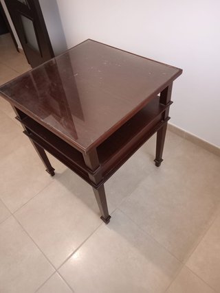 Mesita de noche o auxiliar madera oscura