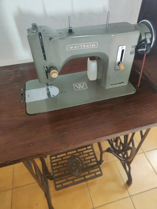 Máquina de coser antigua Wertheim