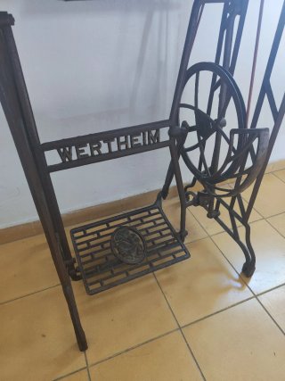 Máquina de coser antigua Wertheim