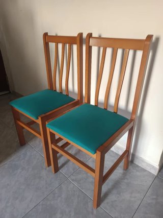 Juego de 2 sillas de madera con tapizado