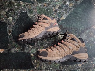 Botas de montaña Hi-Tec marrones y negras
