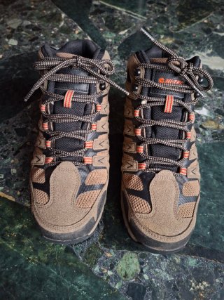 Botas de montaña Hi-Tec marrones y negras