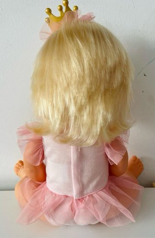 Nenuco Princess Muñeca con Accesorios Dorados