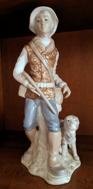 Figura Tengra Cazador con Perro Porcelana Vintage