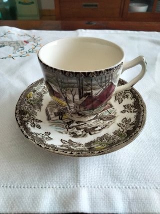 Taza y plato Johnson Bros, tengo varios