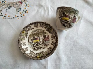 Taza y plato Johnson Bros, tengo varios