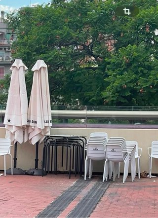 Terraza: Sillas, Mesas y Sombrillas