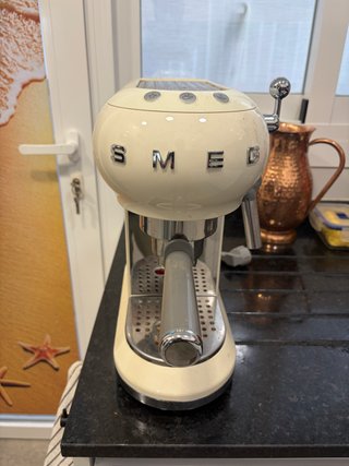 Cafetera SMEG ECF02 Crema with steamer, auto clean