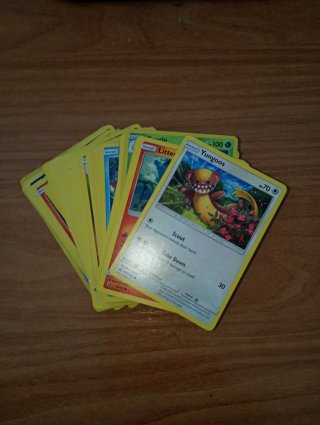 Lote 50 carte Pokémon 2018